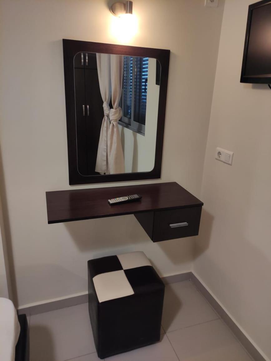 Adam Apartments Sarandë Esterno foto