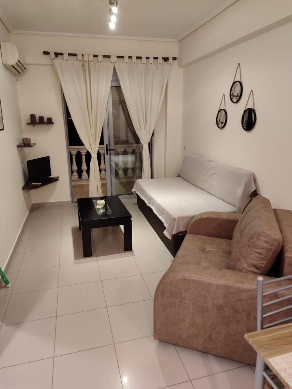 Adam Apartments Sarandë Esterno foto