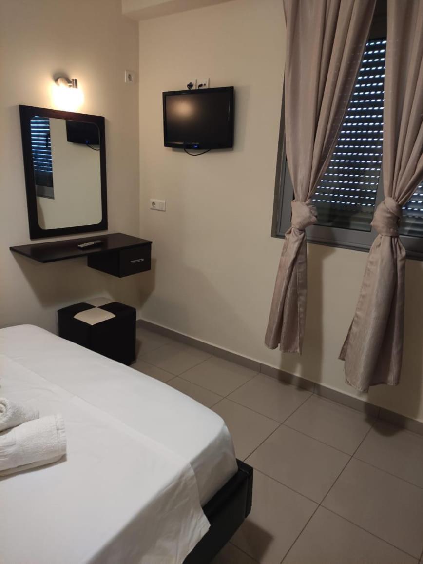 Adam Apartments Sarandë Esterno foto
